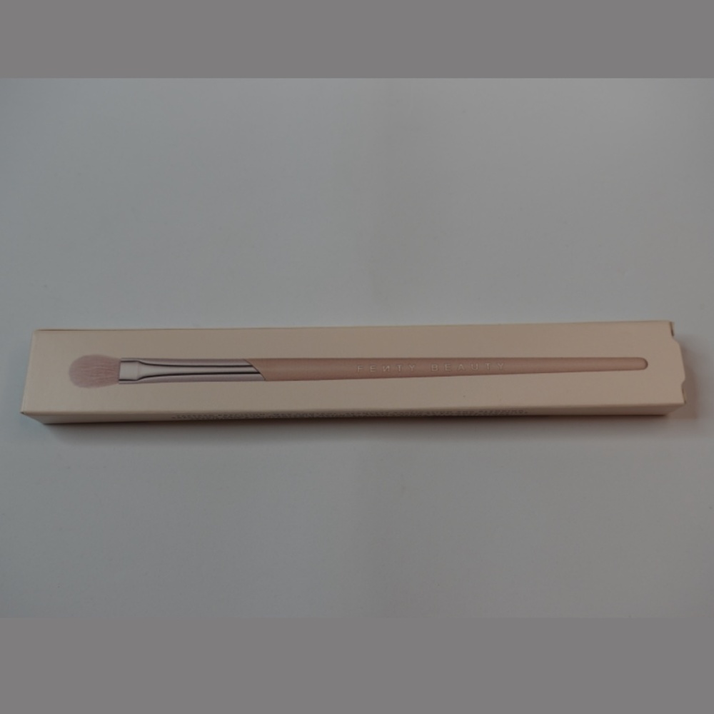 FENTY BEAUTY Precision Blending Brush 230